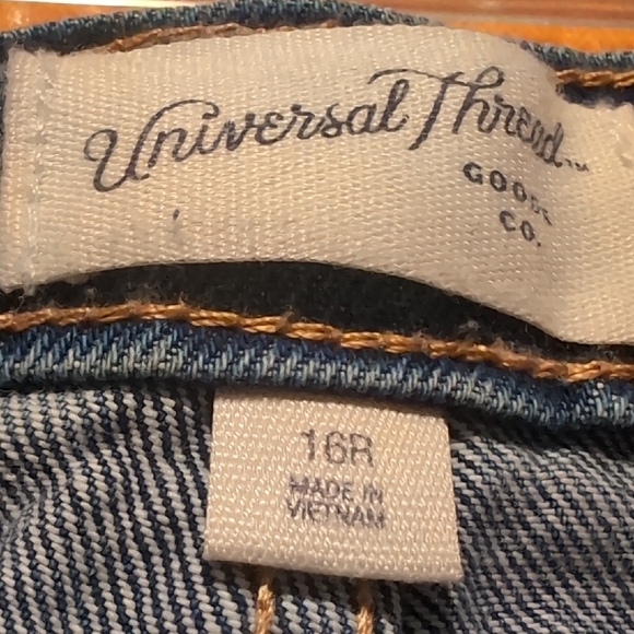 Universal Thread Relaxed Fit Denim Jeans - Picture 2 of 7